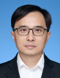 市委常委、市政府党组成员曾奕